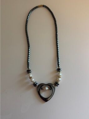 Heart Pendant Beaded Necklace in Black and Pearl